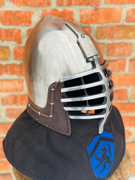 Heraldic bacinet Wolf ribs – Master Uley