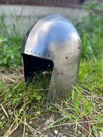 Bacinet helmet shape