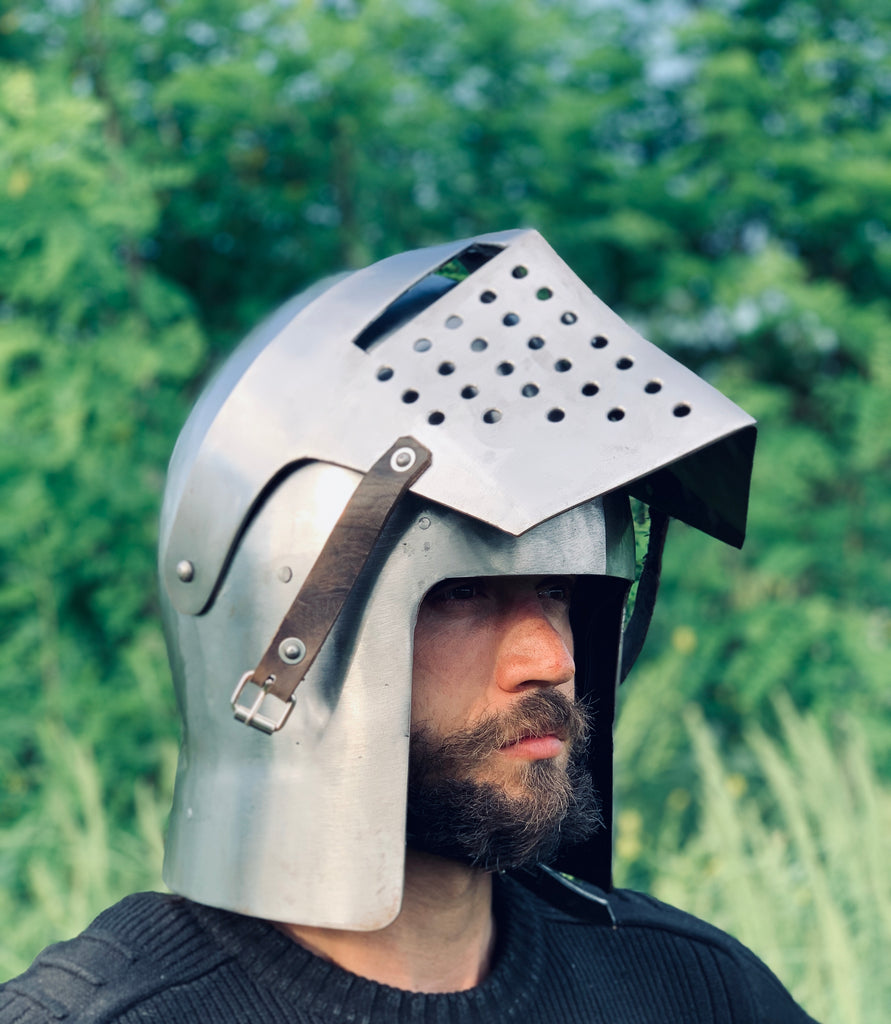 Simple helmet “Georg” – Master Uley