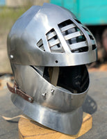 Grand Armet “Victor” with grill.